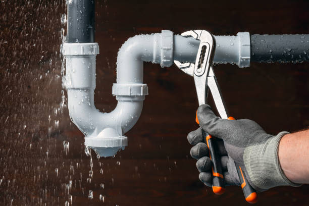 Professional Plumbing technician working in Easton, CA